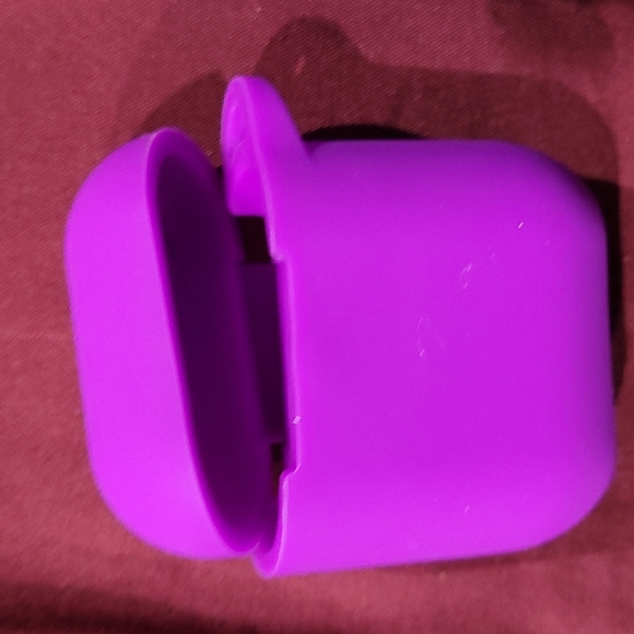 SILICONE CASE FOR AIRPODS + FURBALL - Picture 2 of 4